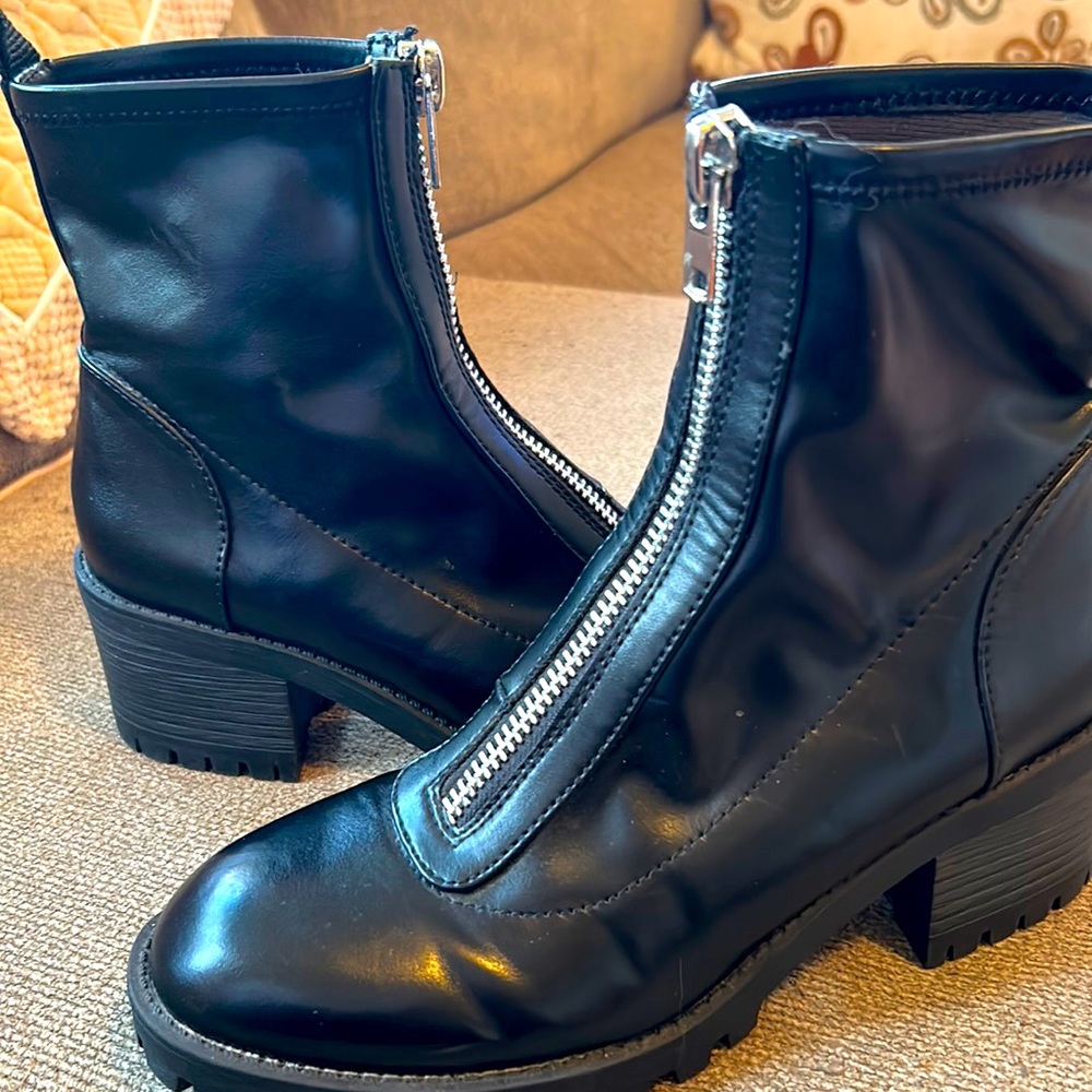 Madden Girl Women’s Black Chunky Boot Size 8